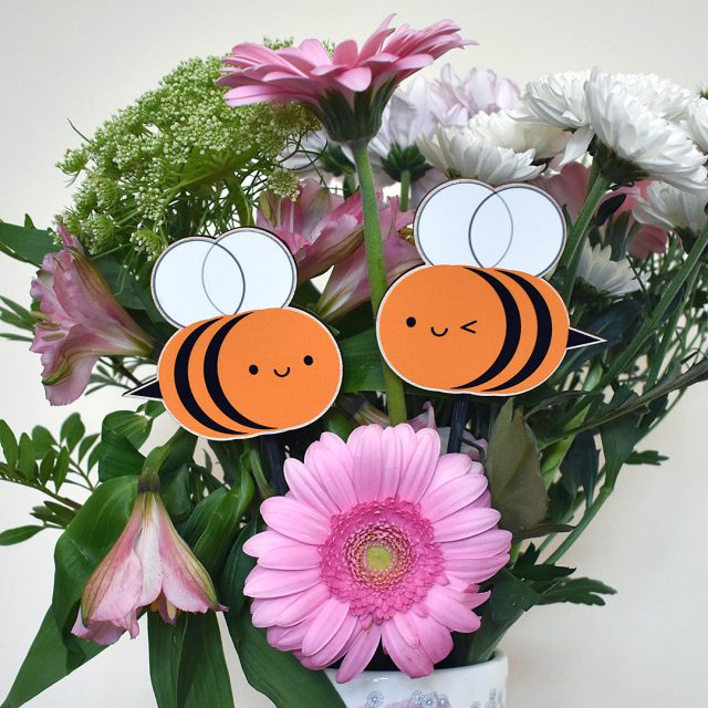 kawaii wooden bumblebee garden decorations