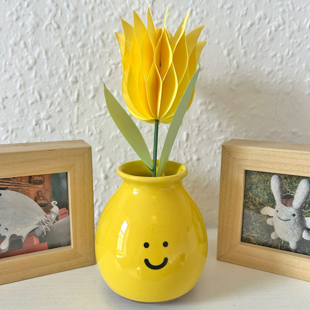 happy vase